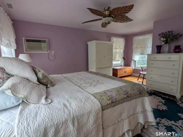 10 Shore Road, Waterford, CT 06385