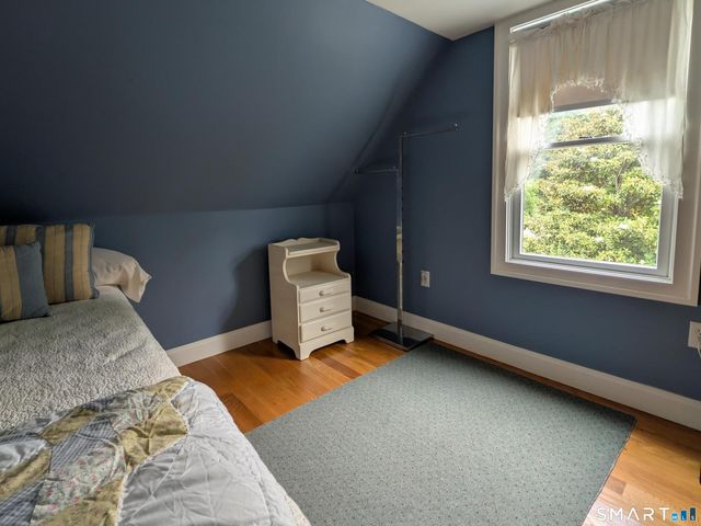 10 Shore Road, Waterford, CT 06385