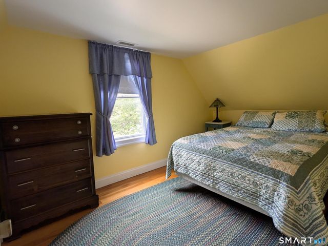 10 Shore Road, Waterford, CT 06385