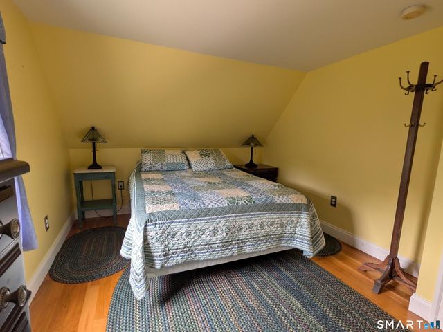 10 Shore Road, Waterford, CT 06385