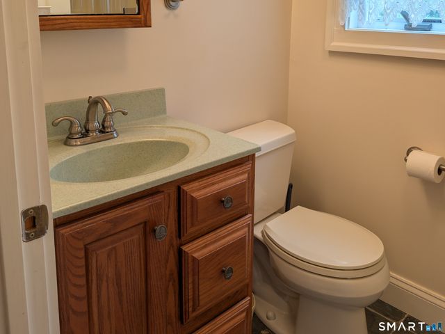 10 Shore Road, Waterford, CT 06385
