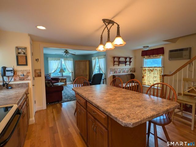 10 Shore Road, Waterford, CT 06385