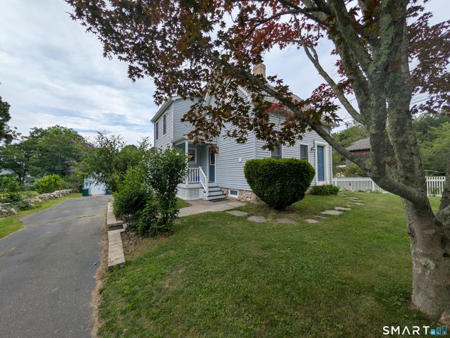 10 Shore Road, Waterford, CT 06385