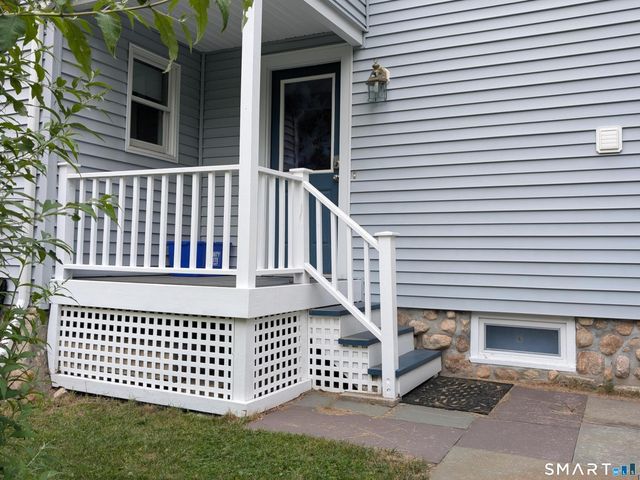 10 Shore Road, Waterford, CT 06385