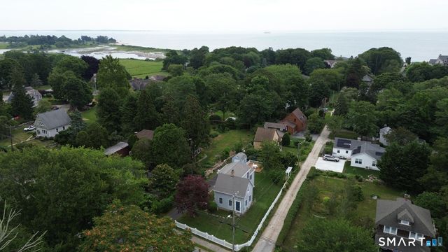 10 Shore Road, Waterford, CT 06385