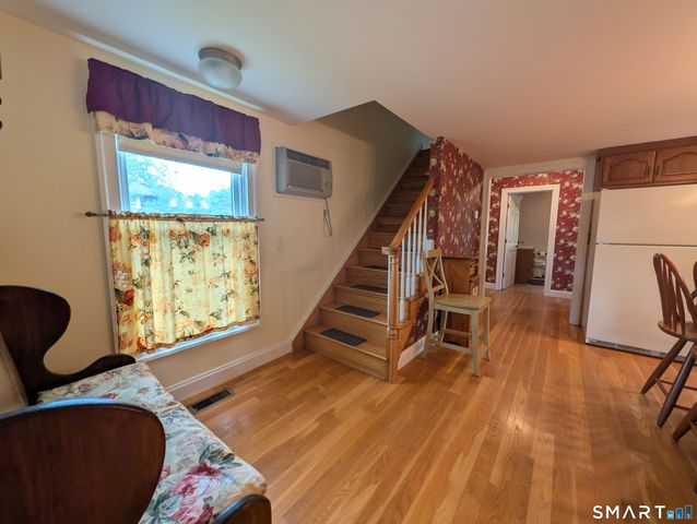 10 Shore Road, Waterford, CT 06385