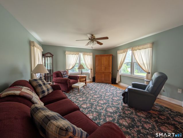 10 Shore Road, Waterford, CT 06385