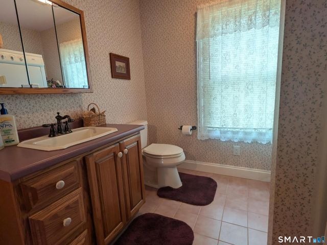 10 Shore Road, Waterford, CT 06385