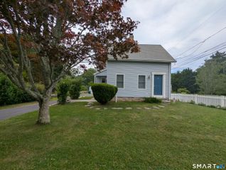 10 Shore Road, Waterford, CT 06385