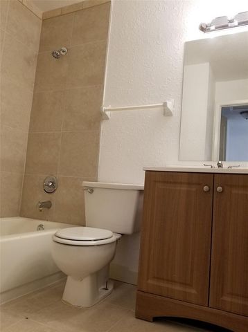 5134 TENNIS COURT CIRCLE, Tampa, FL 33617