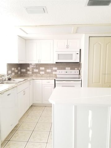 5134 TENNIS COURT CIRCLE, Tampa, FL 33617