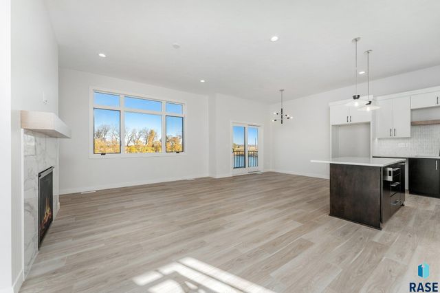 8600 W Shoreline Pl Place, Sioux Falls, SD 57107