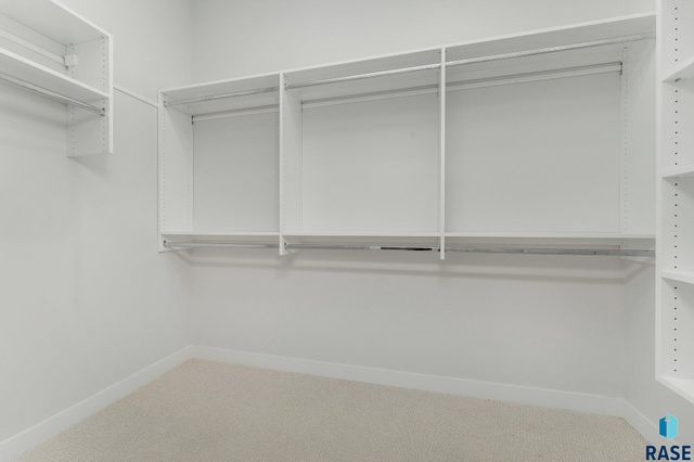 8600 W Shoreline Pl Place, Sioux Falls, SD 57107