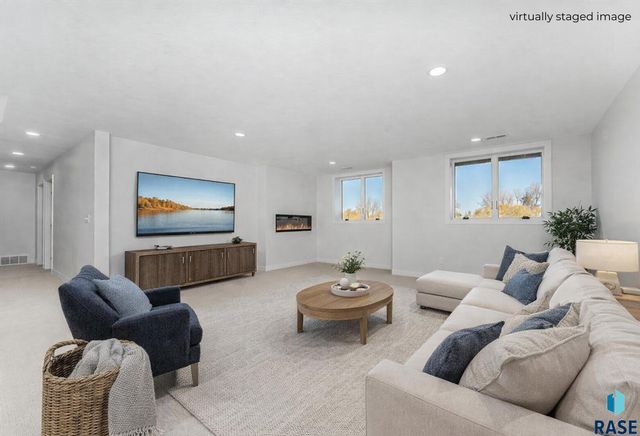 8600 W Shoreline Pl Place, Sioux Falls, SD 57107