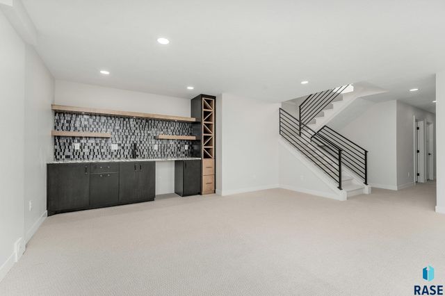 8600 W Shoreline Pl Place, Sioux Falls, SD 57107