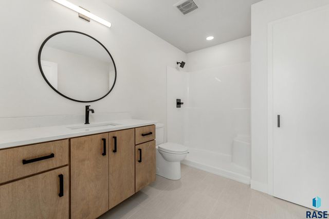 8600 W Shoreline Pl Place, Sioux Falls, SD 57107