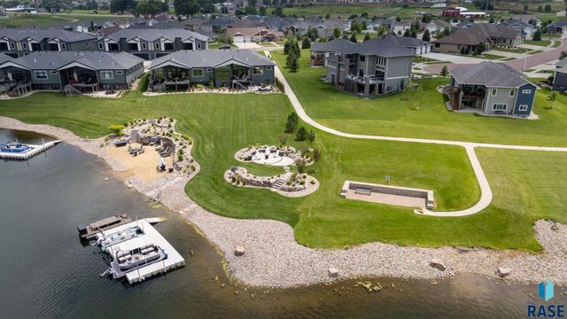 8600 W Shoreline Pl Place, Sioux Falls, SD 57107