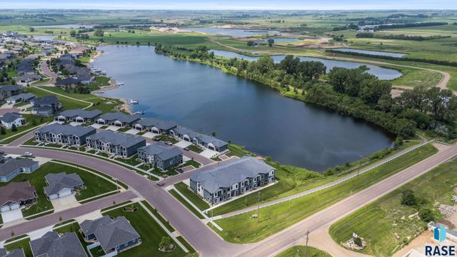 8600 W Shoreline Pl Place, Sioux Falls, SD 57107