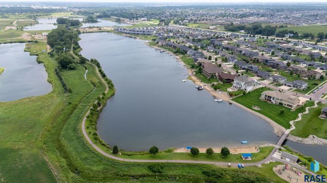 8600 W Shoreline Pl Place, Sioux Falls, SD 57107