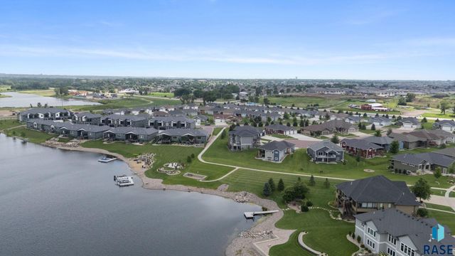 8600 W Shoreline Pl Place, Sioux Falls, SD 57107