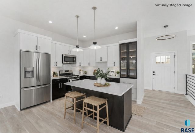 8600 W Shoreline Pl Place, Sioux Falls, SD 57107