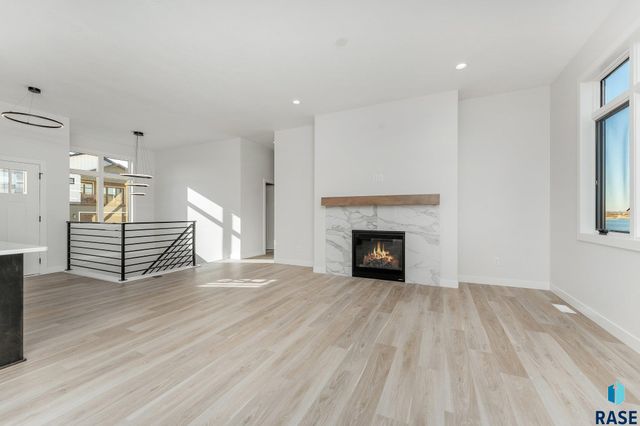 8600 W Shoreline Pl Place, Sioux Falls, SD 57107