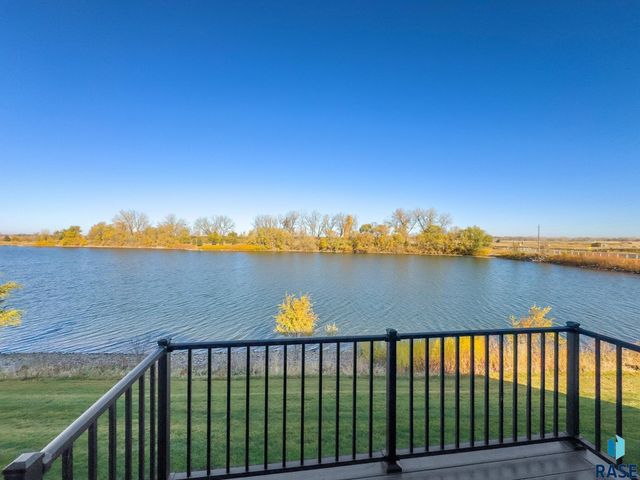8600 W Shoreline Pl Place, Sioux Falls, SD 57107