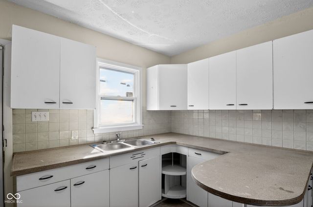 15 Myron Avenue, Indianapolis, IN 46241