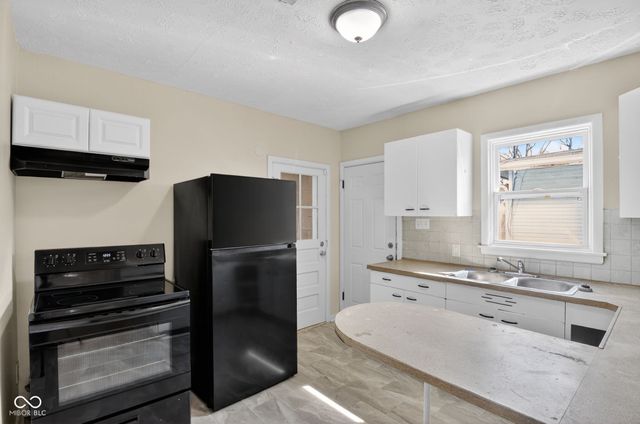 15 Myron Avenue, Indianapolis, IN 46241