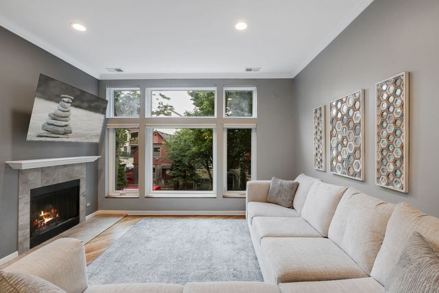2735 N Kenmore Avenue 2S, Chicago, IL 60614