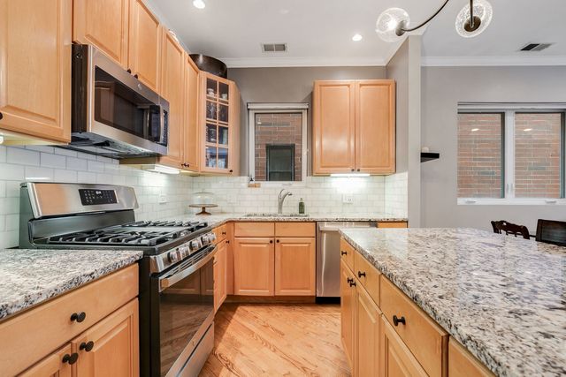 2735 N Kenmore Avenue 2S, Chicago, IL 60614