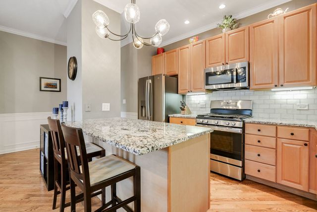 2735 N Kenmore Avenue 2S, Chicago, IL 60614