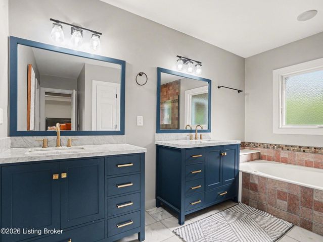 10400 Stone School Rd, Prospect, KY 40059