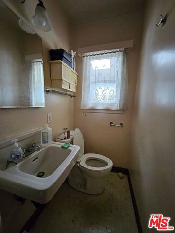 10245 S 5th Avenue, Inglewood, CA 90303