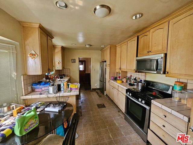 10245 S 5th Avenue, Inglewood, CA 90303
