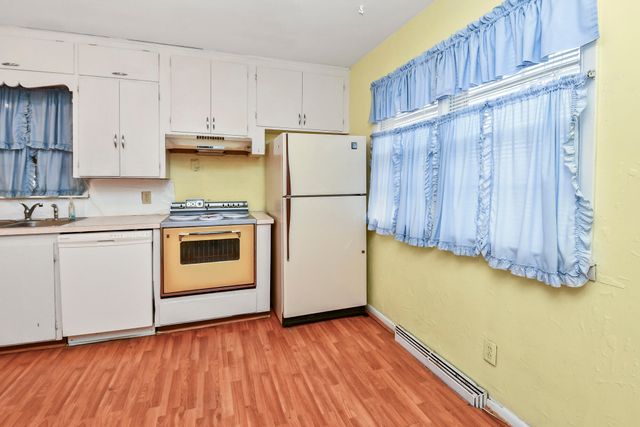 1825 S Weaver Avenue, Springfield, MO 65807