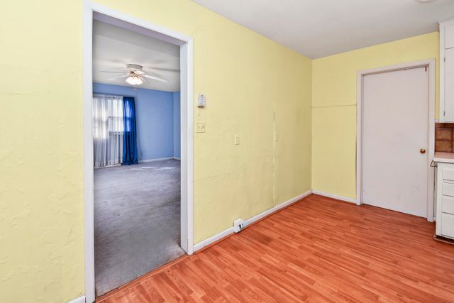 1825 S Weaver Avenue, Springfield, MO 65807