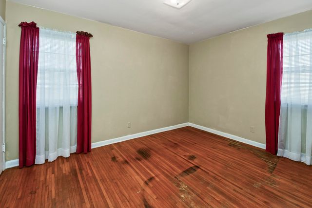 1825 S Weaver Avenue, Springfield, MO 65807