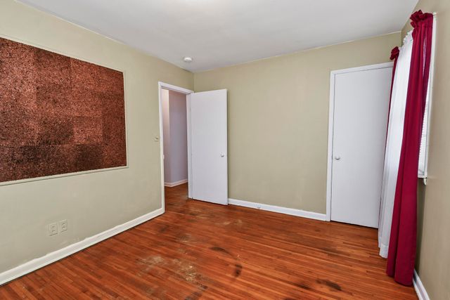 1825 S Weaver Avenue, Springfield, MO 65807