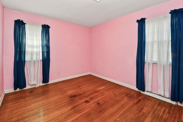 1825 S Weaver Avenue, Springfield, MO 65807