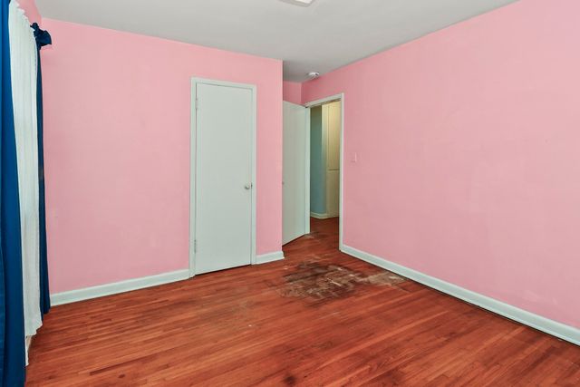 1825 S Weaver Avenue, Springfield, MO 65807