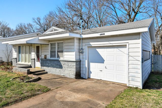 1825 S Weaver Avenue, Springfield, MO 65807