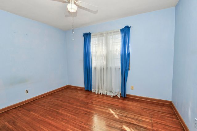 1825 S Weaver Avenue, Springfield, MO 65807