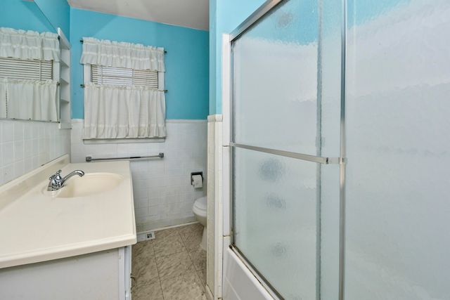 1825 S Weaver Avenue, Springfield, MO 65807