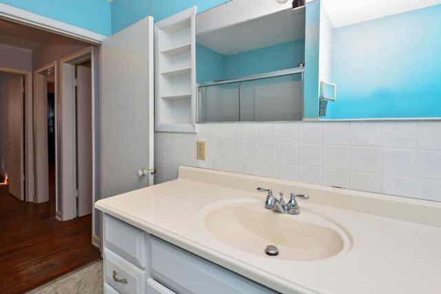 1825 S Weaver Avenue, Springfield, MO 65807