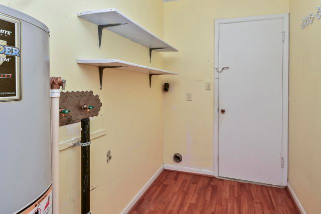 1825 S Weaver Avenue, Springfield, MO 65807