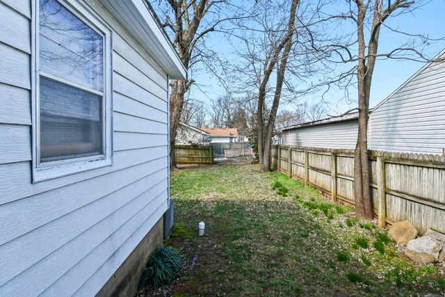1825 S Weaver Avenue, Springfield, MO 65807