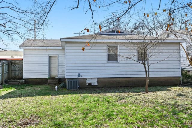 1825 S Weaver Avenue, Springfield, MO 65807
