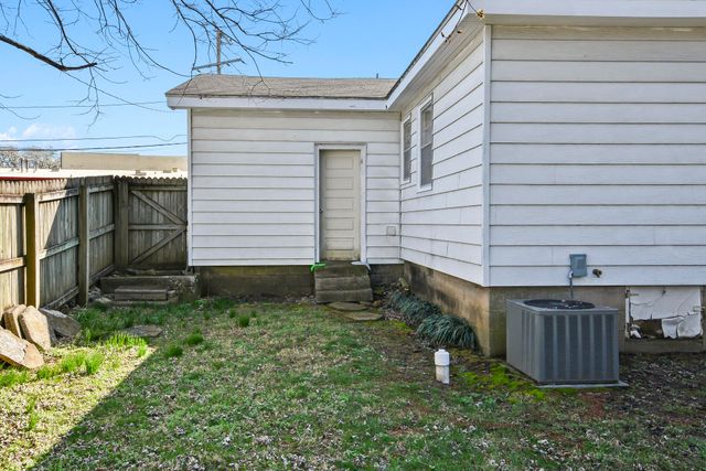 1825 S Weaver Avenue, Springfield, MO 65807