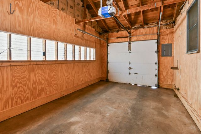 1825 S Weaver Avenue, Springfield, MO 65807